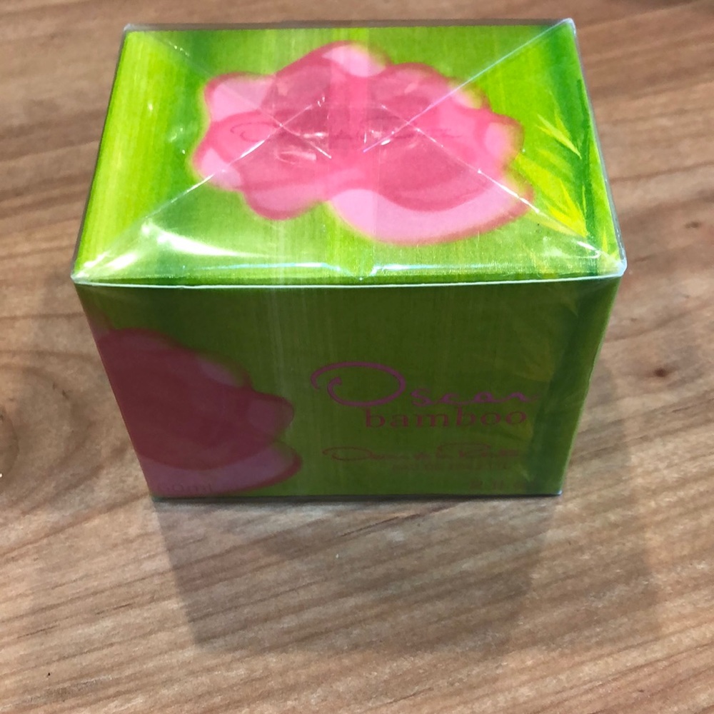 Limited edition Oscar de la Renta fragrance